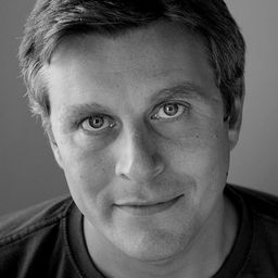 Garry Sweeney 飾演 Charlie Sloan