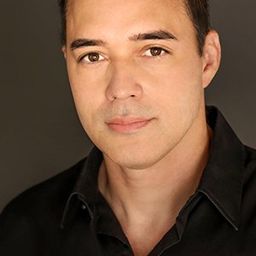 Scott Connors 飾演 Ron