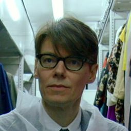 Andrew Bolton 飾演 self