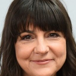 艾格涅斯卡·蘇霍拉 飾演 Mother of Alicja