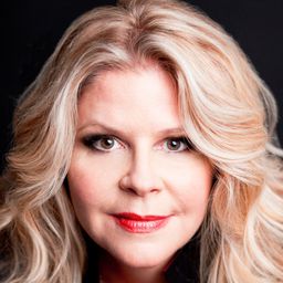 Susan Graham 飾演 Self - Host