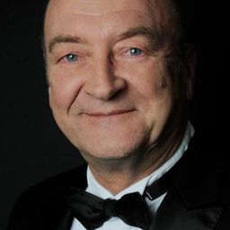 Maxie Peters - 老橡樹酒館演員 飾演Tommy