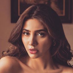 瑪希拉·罕 飾演 Aasiya