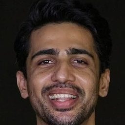 葛桑迪瓦亞 飾演 Mandar Ponkshe