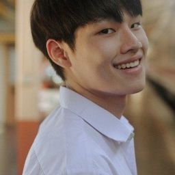 Burapa Thakulchunwirat 飾演 Bos (segment "The Procession")