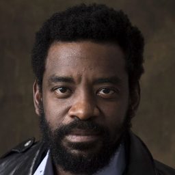 菲比克·波利威納 - 機器演員 飾演Valdene (jovem)