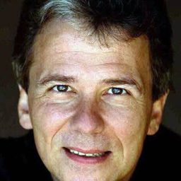 Jean-Paul Fouchécourt 飾演 Remendado