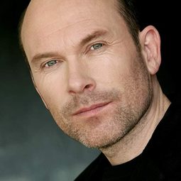 Hrothgar Mathews - Wedding March 2: Resorting to Love演員 飾演Corinne's Father