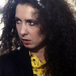 Katy Murphy 飾演 Lucy Pannick