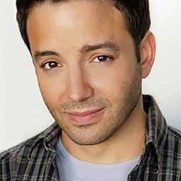 Marc Valera 飾演 The Man