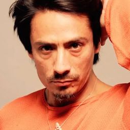 Roberto Peralta - 不得安身演員 飾演Sicario