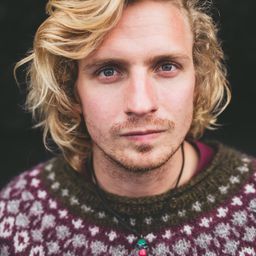 Elías Helgi Kofoed-Hansen 飾演 Leikskolakennari