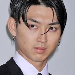 松田翔太 飾演 Shū Tsukiyama