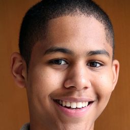 蘭斯·菲利斯 - 校車裡的樂觀人生演員 飾演Ty