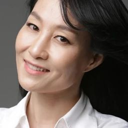 Ha-min 飾演 Group Home Director