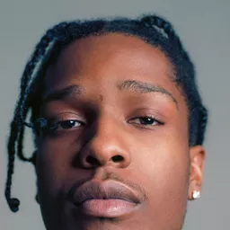 速可達硬漢 飾演 Self