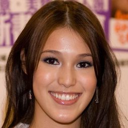 香月明美 飾演 