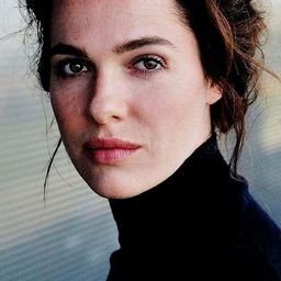 Verena Altenberger 飾演 Martha