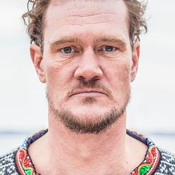 David Bredin 飾演 Mr. Rothe