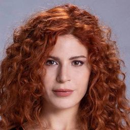 Yeliz Kuvancı 飾演 Canan