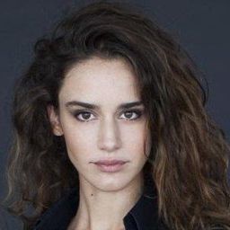 瓦倫緹娜·貝兒 飾演 Rossana