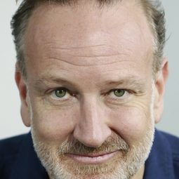 Thomas Douglas 飾演 