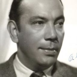 Miguel Inclán 飾演 Carmelo