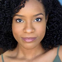 Arielle Prepetit - 怪奇寶貝演員 飾演Newlywed Wife