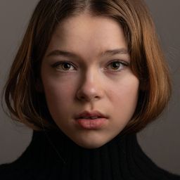 María Schwinning - El mal演員 飾演Sandra