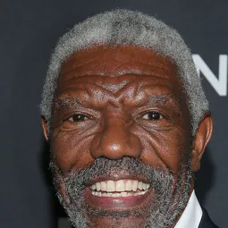 沃迪·科蒂斯·霍爾 飾演 Augustus Elliot