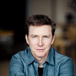 Julian Casey - 異星入境演員 飾演Australian Scientist