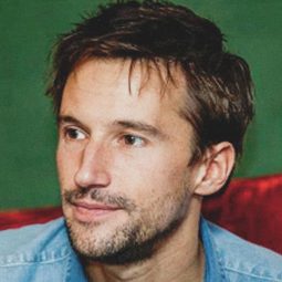 Mat Whitecross - Coldplay: A Head Full Of Dreams 電影演員 飾演Self