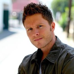 Chris Neville 飾演 Beverly Hills Cop