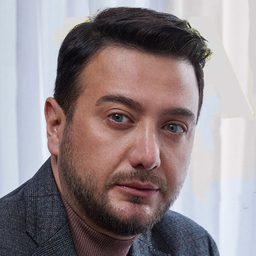 Onur Büyüktopçu - Patlak Sokaklar: Gerzomat演員 飾演Genç Adam