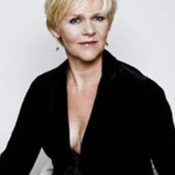 Barbara Bonney 飾演 Despina