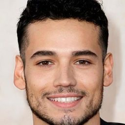 Alejandro Akara 飾演 Carlos