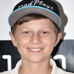 Dominic Salvatore - 儀式殺手演員 飾演Dennis Hobbs