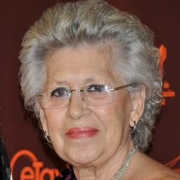 Pilar Bardem - The Mummy's Revenge演員 飾演Miss Gloria Burton