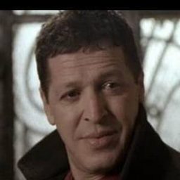 Rachid Fares 飾演 Omar