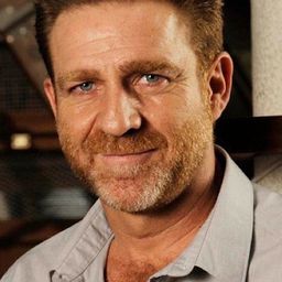 Juanjo Artero 飾演 Leiva