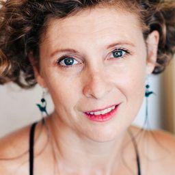 Julia Fossi - 我的企鵝老師演員 飾演Anna