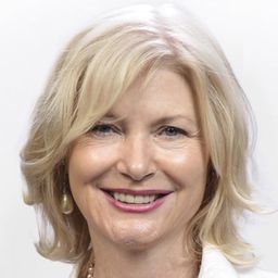 貝絲·布羅德里克 飾演 Doris McCluskey