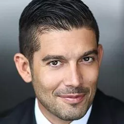 Kris Pope 飾演 Jose