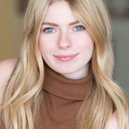 Addy Miller 飾演 Chloe Stubaker