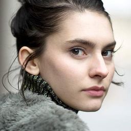 Romina Küper 飾演 Fernsehmoderatorin