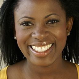 Sope Aluko 飾演 Dr. Collins