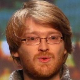 Tristan Schulmann 飾演 Self