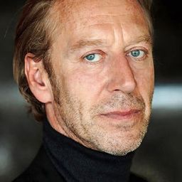 奧立弗·施特里策爾 - 從海底出擊演員 飾演Schwalle