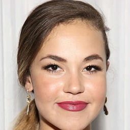 蘇萊雅·菲佛 飾演 Leanne