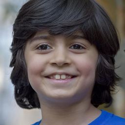 Rayan Sarlak 飾演 Little Brother